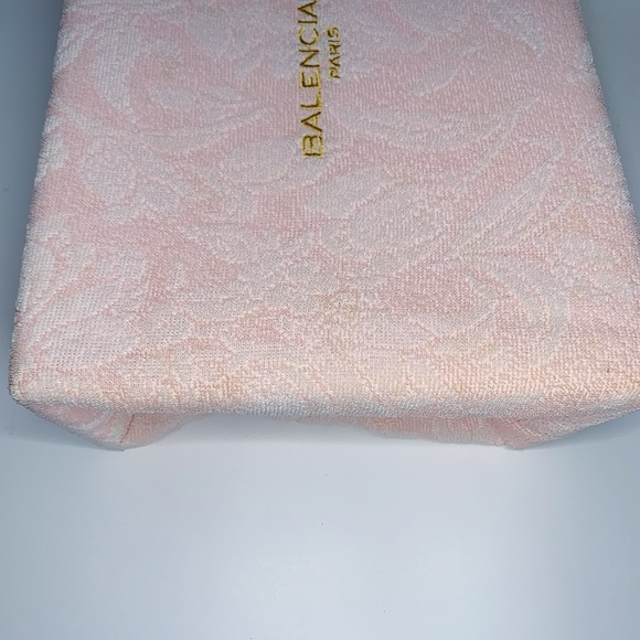 Balenciaga 100% Cotton Towel Bed Sheet in Pink - Picture 4 of 14